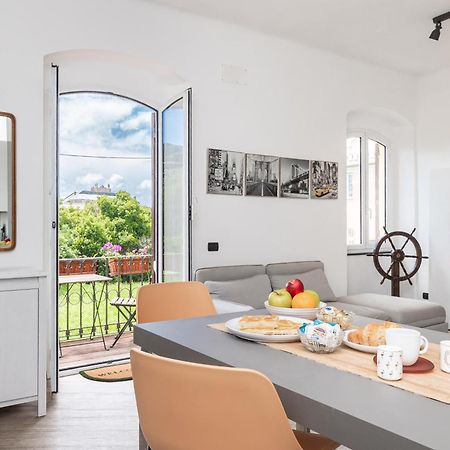 Spacious 3-Bedroom Apartment - 10 Min To City Center & 5 Min To Gaslini Hospital Genoa Bagian luar foto