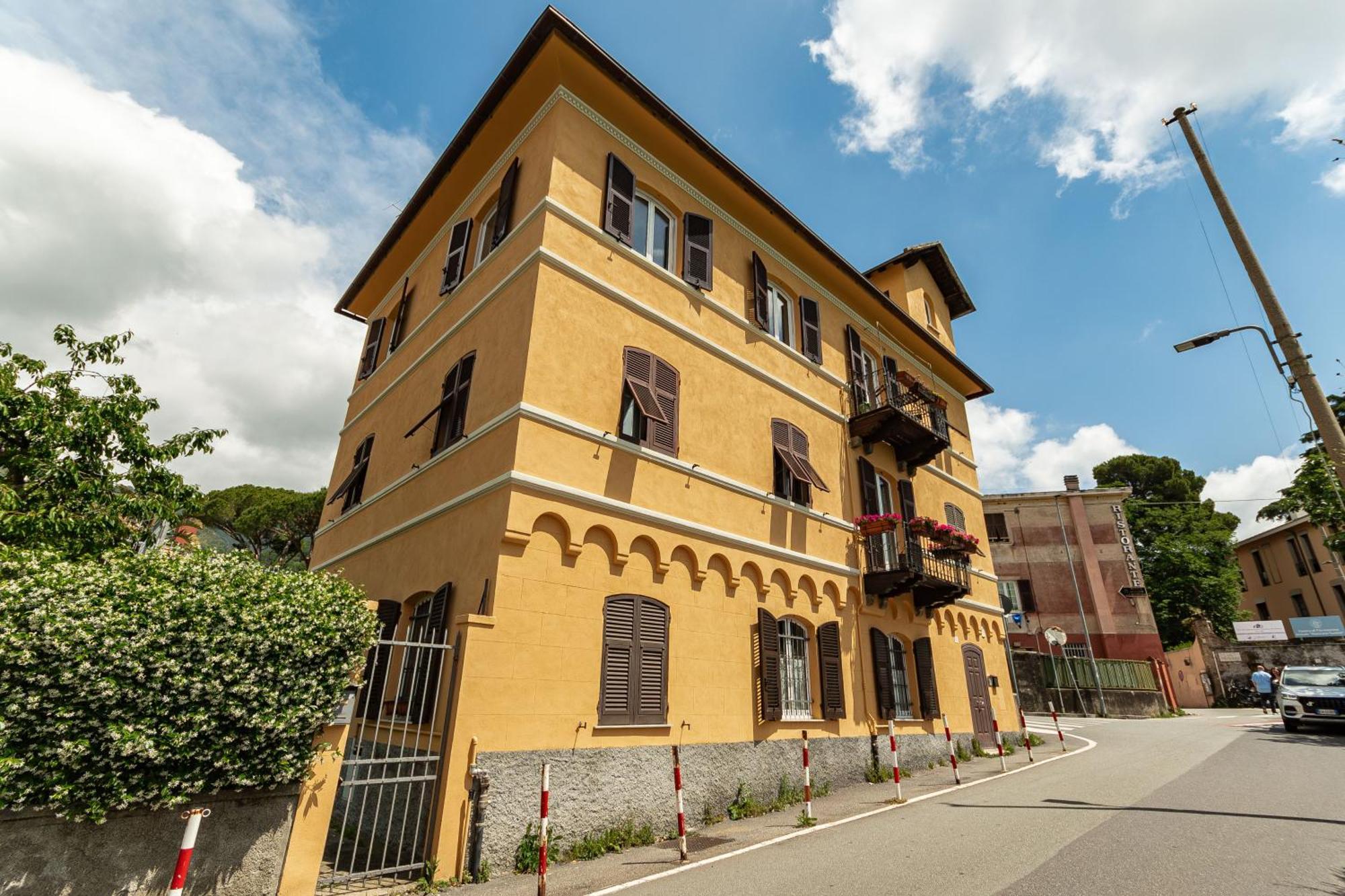 Spacious 3-Bedroom Apartment - 10 Min To City Center & 5 Min To Gaslini Hospital Genoa Bagian luar foto